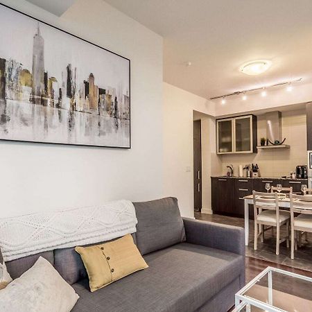 טורונטו Aoc Suites - Two Bedroom Condo - City/Cn Tower View מראה חיצוני תמונה