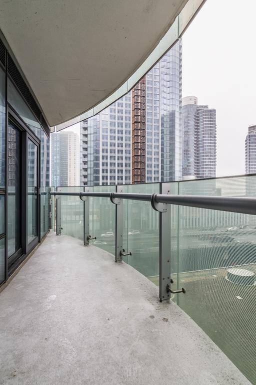 טורונטו Aoc Suites - Two Bedroom Condo - City/Cn Tower View מראה חיצוני תמונה