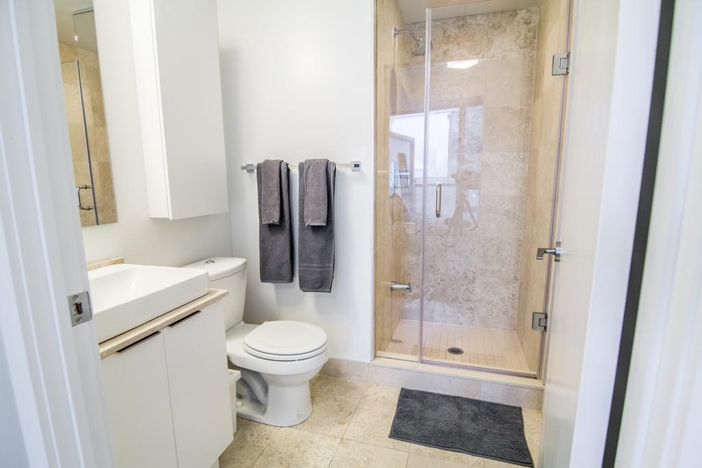 טורונטו Aoc Suites - Two Bedroom Condo - City/Cn Tower View מראה חיצוני תמונה