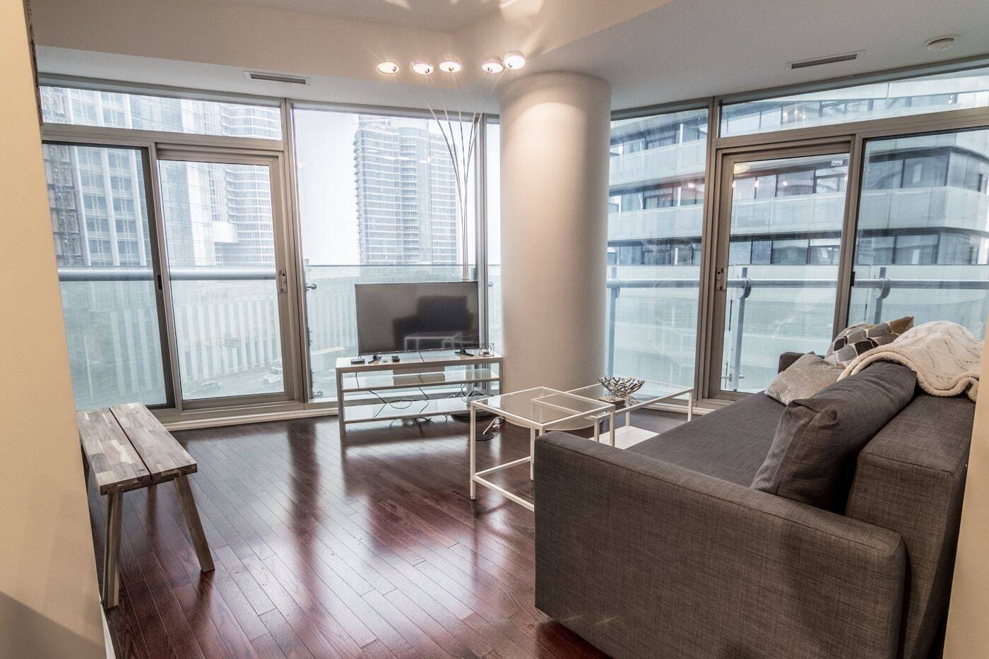 טורונטו Aoc Suites - Two Bedroom Condo - City/Cn Tower View מראה חיצוני תמונה